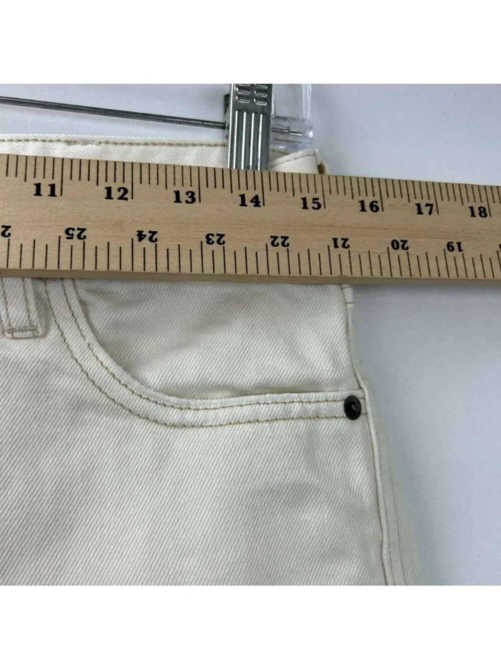 We The Free Shorts Women's Size 26 Cream Jean Denim Distressed Raw Hem Pockets